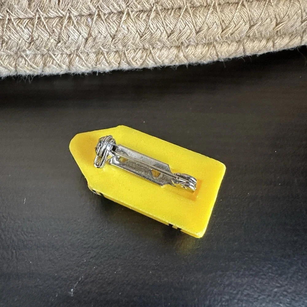 Vintage Avon Plastic Crayon Pin Brooch Yellow Teacher Gift Kindergarten